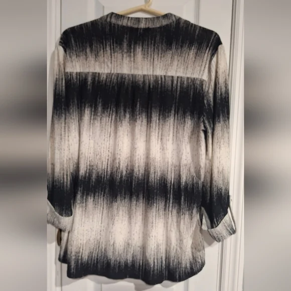 Cocomo Black and White Ombre Blouse SMOKE FREE HOME - Picture 4 of 7